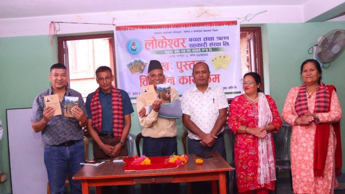 साहित्यकार एल.के. सुन्दरको ‘पखः’ विमोचन