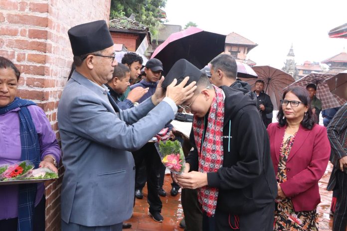 विश्व पर्यटन दिवसमा भक्तपुर प्रवेश गर्ने पहिलो पर्यटक टोलीलाई स्वागत
