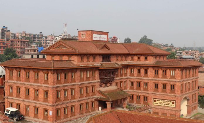 प्रधानमन्त्री राहत कोषमा भक्तपुर नगरपालिकाको रु. ७५ लाख ७१ हजार आर्थिक सहयोग